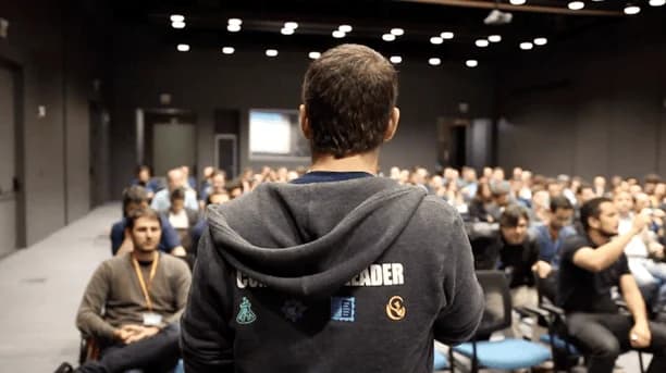 Abertura de turma, auditório cheio